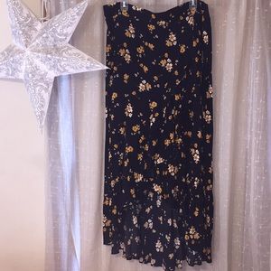 NWT Floral Torrid hi-low skirt